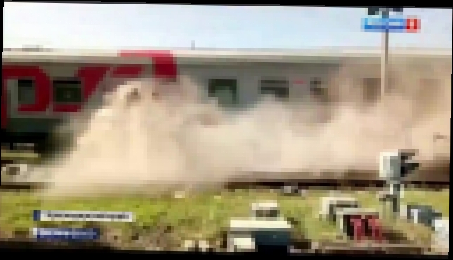 Подборка Водитель успел выскочить из машины за секунды до столкновения с поездом