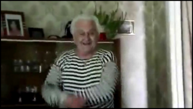 Подборка танцует 75-летний дедушка
