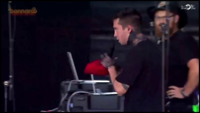 Подборка Twenty One Pilots - Stressed Out + Fairly Local + Holding On To You (live)