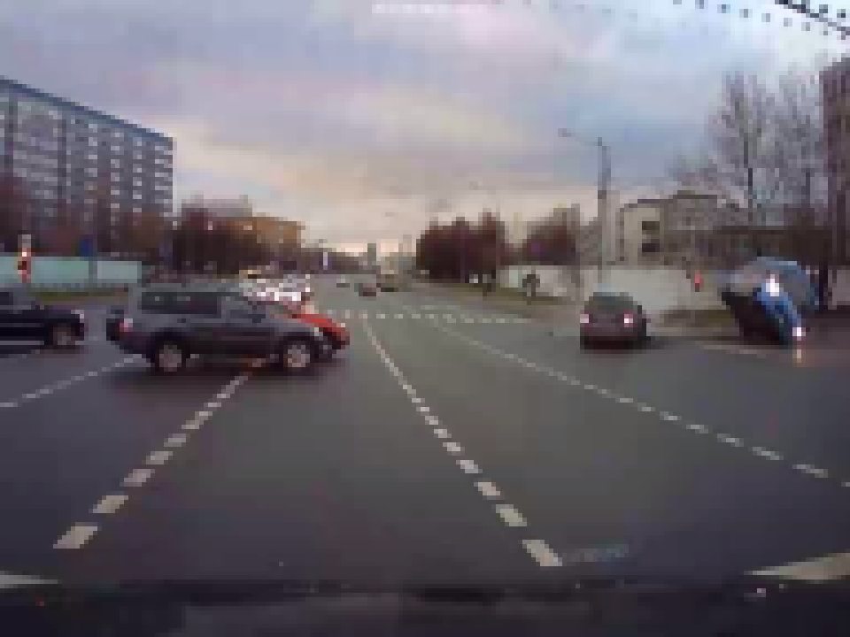 Подборка Идиот на внедорожнике снес маршрутку в Москве (8 человек, в том числе двое детей пострадало)