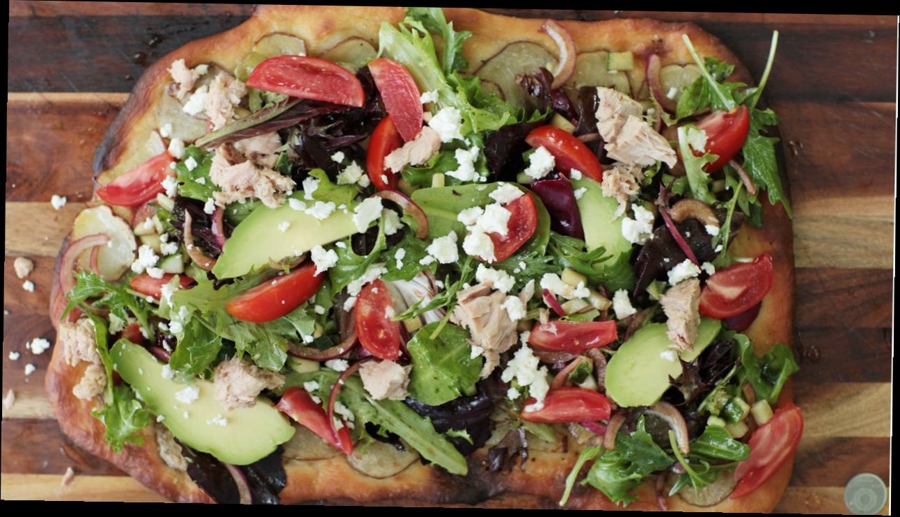 Подборка Легкая пицца с тунцом и салатом
