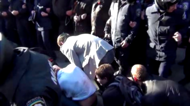 Подборка Харьков боевики Правого Сектора ползут на коленях