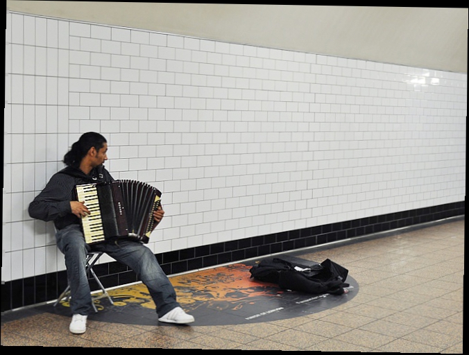 1 марта в метро будут играть музыканты и клоуны