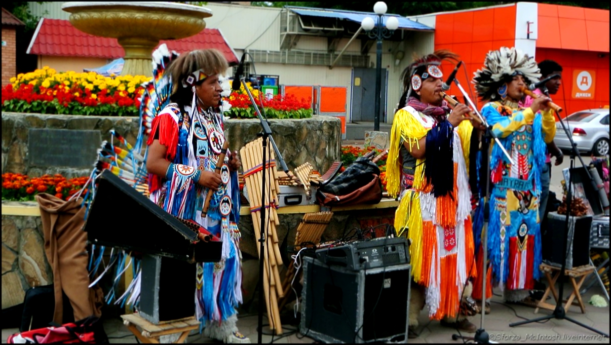 Уличные музыканты Индейцы из Эквадора Wayra Ñan.