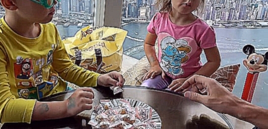 Подборка Микки Маус Гигантский PEZ Maltesers шоколадные дропсы и пробуем китайские сладос