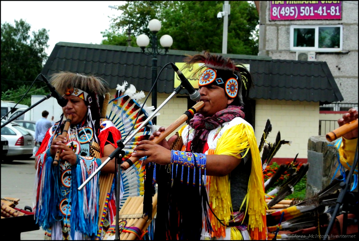 Уличные музыканты Индейцы из Эквадора Wayra Ñan.